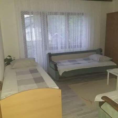 Andira Una Apartman *